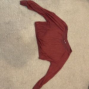 Pink Lily waffle V neck thermal top in rust. Size M